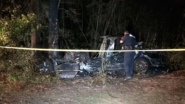 Τράκαραν με Tesla και κανείς δεν καθόταν στον κάθισμα του οδηγού!